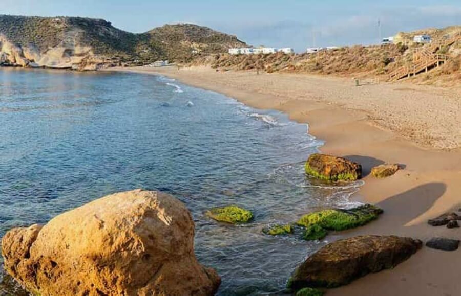 Las playas más bonitas de Murcia que no debes dejar de visitar.
